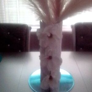 Chic White Floral Vase with Textured Design